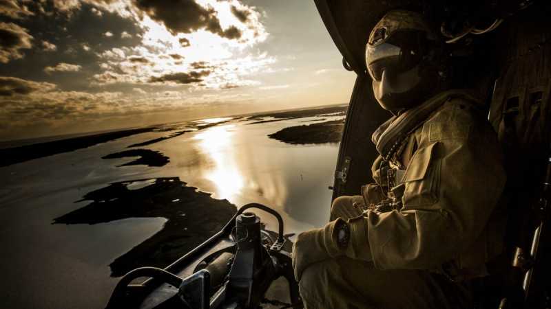 a-crew-chief-assigned-to-marine-light-attack-helicopter-squadron-167-observes-the-landing-zone-from-a-uh-1y-huey-during-a-training-operation-at-marine-corps-auxiliary-landing-f.jpg