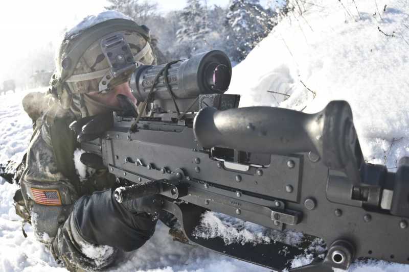 a-us-army-soldier-provides-security-using-his-m240b-machine-gun-during-a-unit-reconnaissance-patrol-in-hohenfels-germany-on-jan-21-2016.jpg