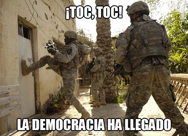 soldados-asaltando-casa-toc-toc-la-democracia-ha-llegado.jpg